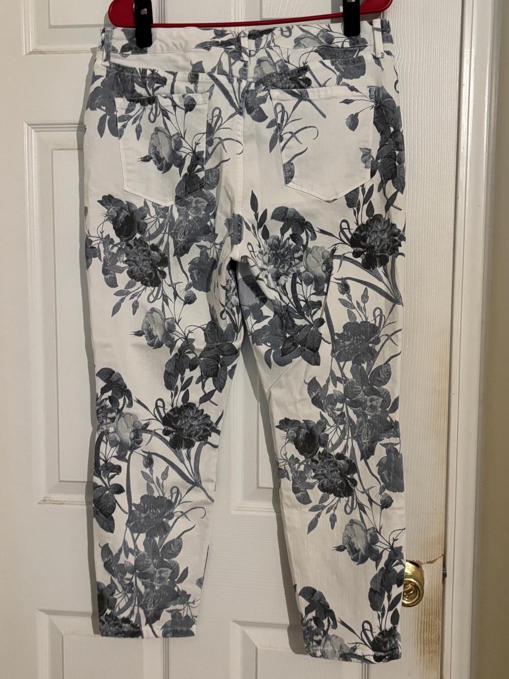 Nine West Gramercy Skinny Ankle White Jeans with Gray Floral Accent Size 14 - Picture 2 of 13